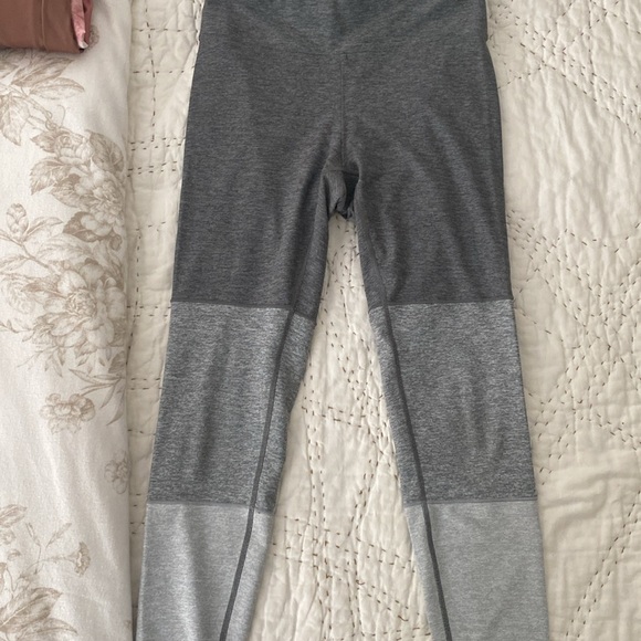 Lot of Outdoor Voices Leggings + top - Picture 4 of 7